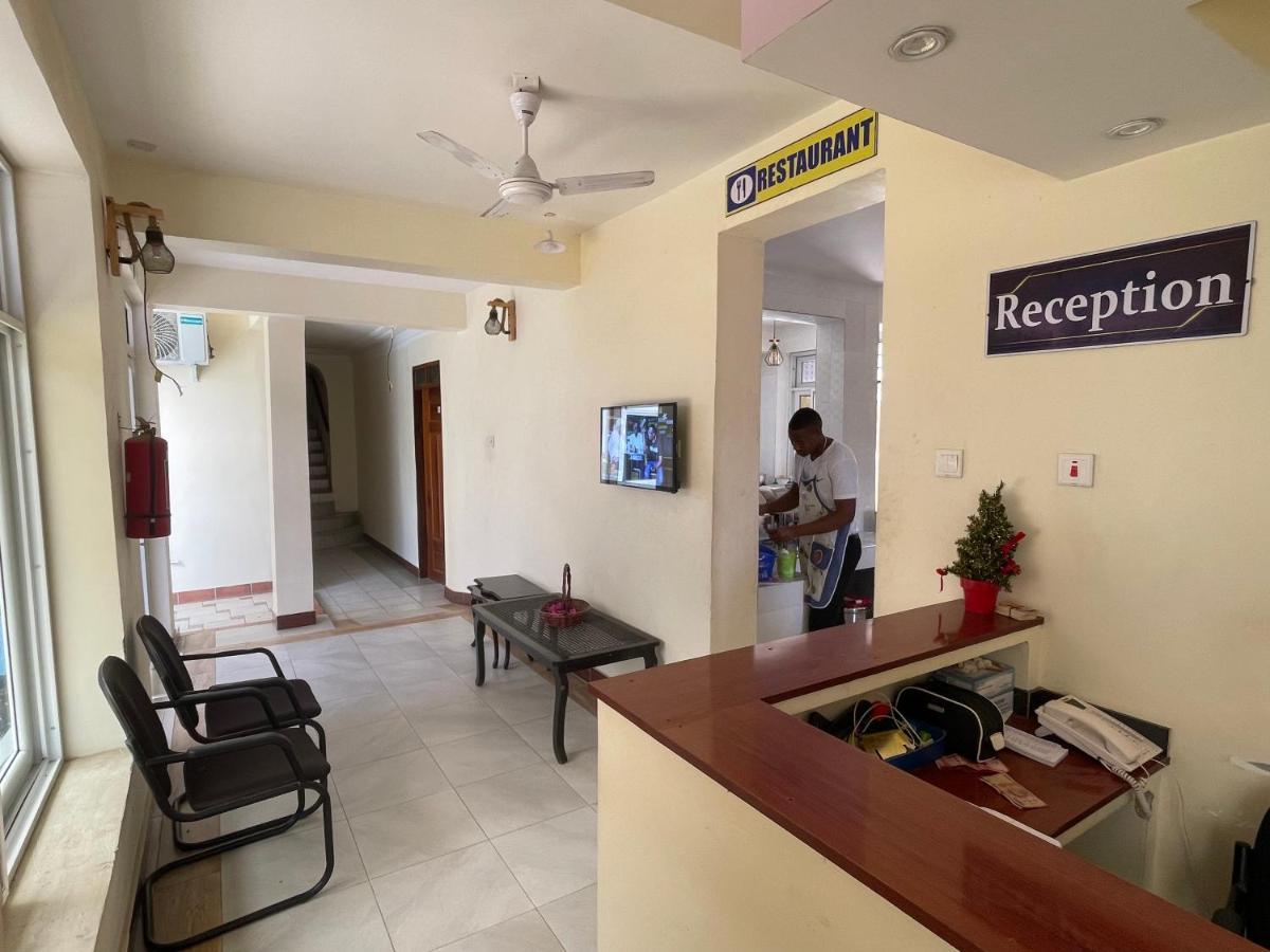 Moments Park Motel Dar es Salaam Exterior photo
